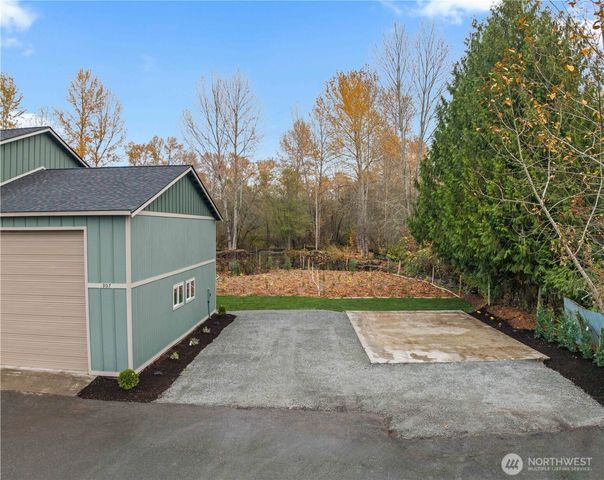 907 Orting Kapowsin Highway E, Orting, WA 98360