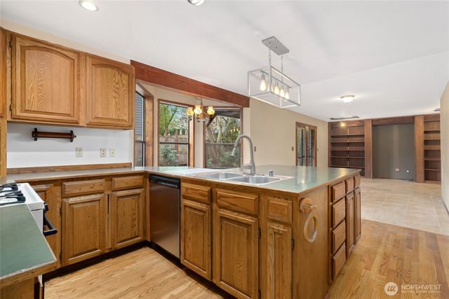 1505 N Lk Stickney Drive, Lynnwood, WA 98087