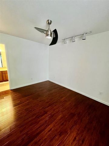 1705 Crossing PL 132C, Austin, TX 78741