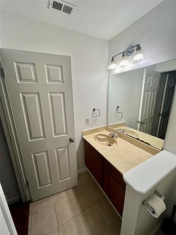 1705 Crossing PL 132C, Austin, TX 78741
