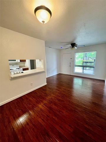 1705 Crossing PL 132C, Austin, TX 78741