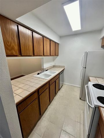 1705 Crossing PL 132C, Austin, TX 78741