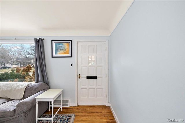 26097 Brettonwoods Street, Madison Heights, MI 48071