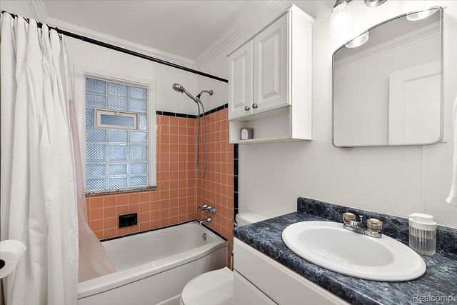 26097 Brettonwoods Street, Madison Heights, MI 48071