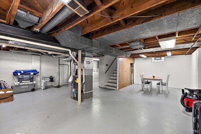 26097 Brettonwoods Street, Madison Heights, MI 48071