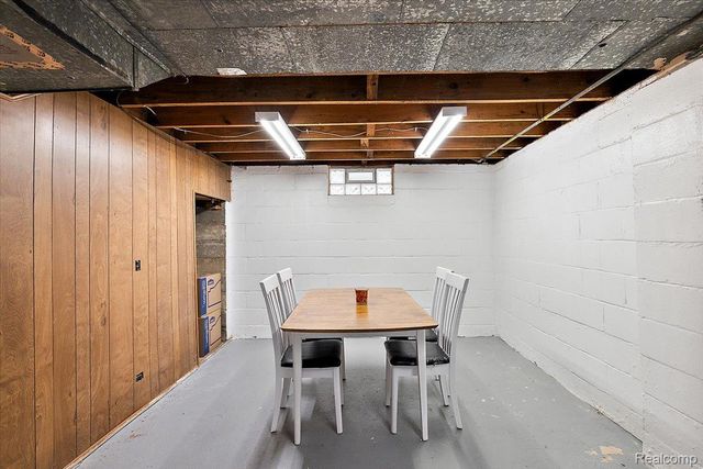 26097 Brettonwoods Street, Madison Heights, MI 48071