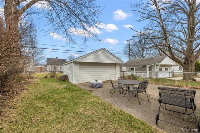 26097 Brettonwoods Street, Madison Heights, MI 48071