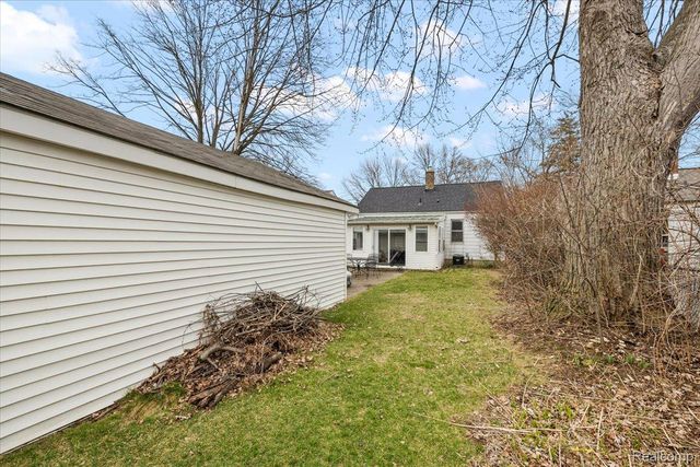 26097 Brettonwoods Street, Madison Heights, MI 48071