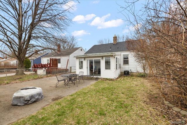 26097 Brettonwoods Street, Madison Heights, MI 48071