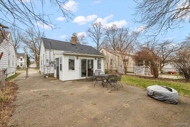 26097 Brettonwoods Street, Madison Heights, MI 48071