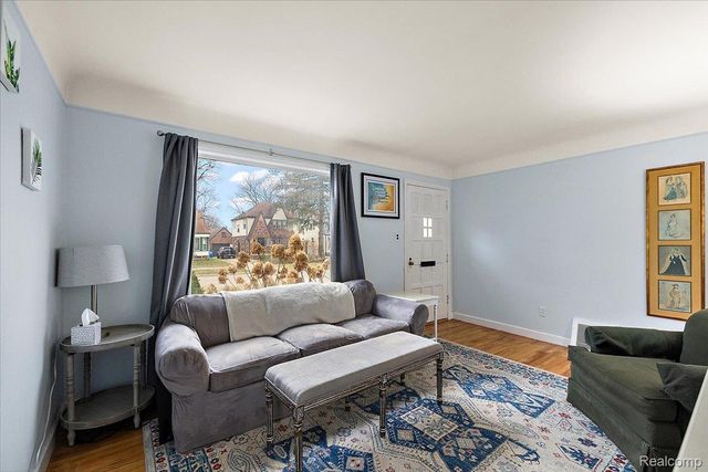 26097 Brettonwoods Street, Madison Heights, MI 48071