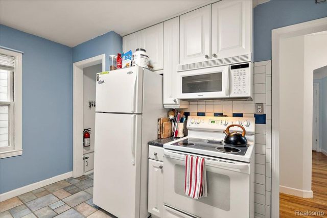 26097 Brettonwoods Street, Madison Heights, MI 48071