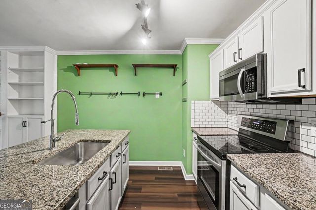 1006 Creatwood Circle SE, Smyrna, GA 30080