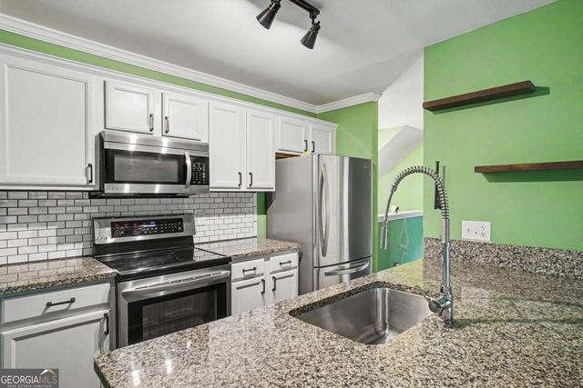 1006 Creatwood Circle SE, Smyrna, GA 30080