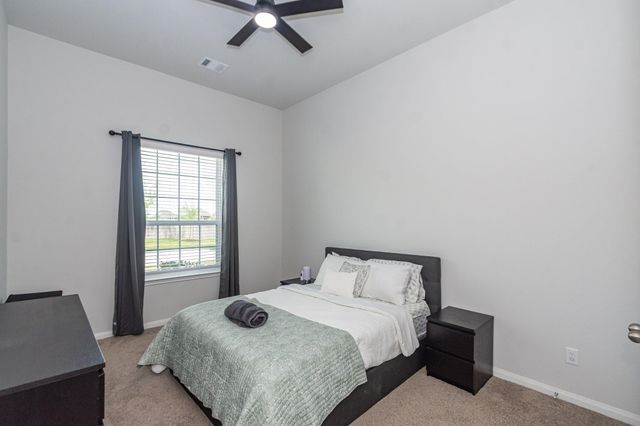 62 Carmel Drive, Manvel, TX 77578