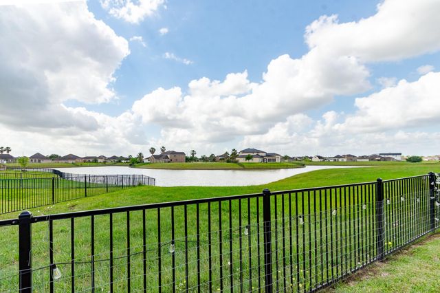 62 Carmel Drive, Manvel, TX 77578