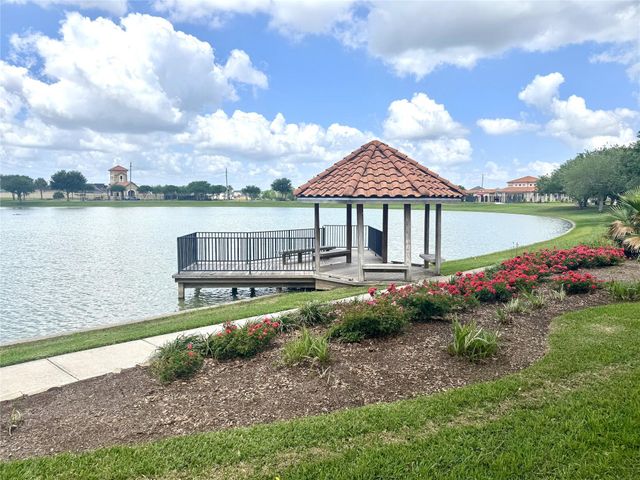 62 Carmel Drive, Manvel, TX 77578