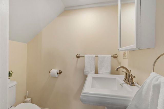 67 West Merrimack St Apt 2, Manchester, NH 03101