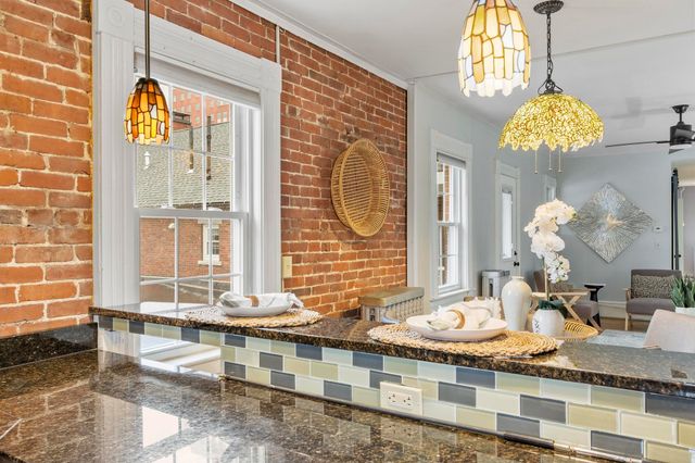 67 West Merrimack St Apt 2, Manchester, NH 03101