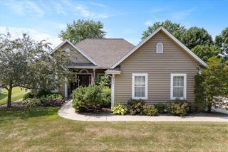 211 S Cottrell DRIVE, Saukville, WI 53080
