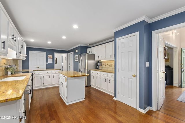 817 Lord Granville Drive, Morehead City, NC 28557