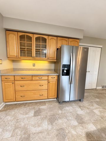 32228 Columbus Drive, Warren, MI 48088