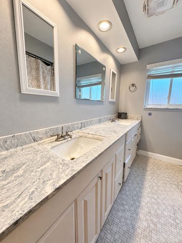 32228 Columbus Drive, Warren, MI 48088
