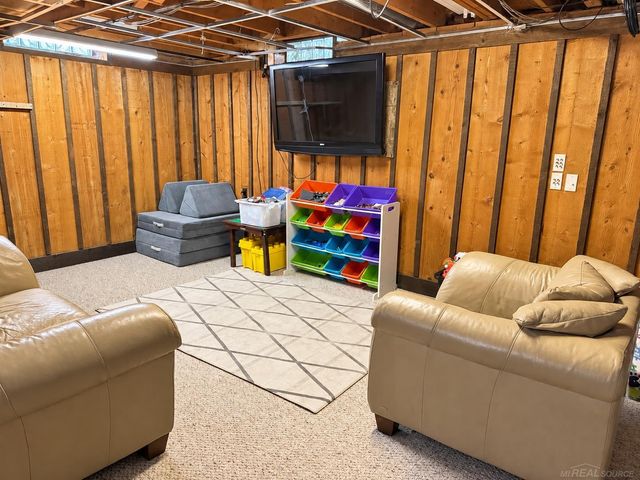32228 Columbus Drive, Warren, MI 48088