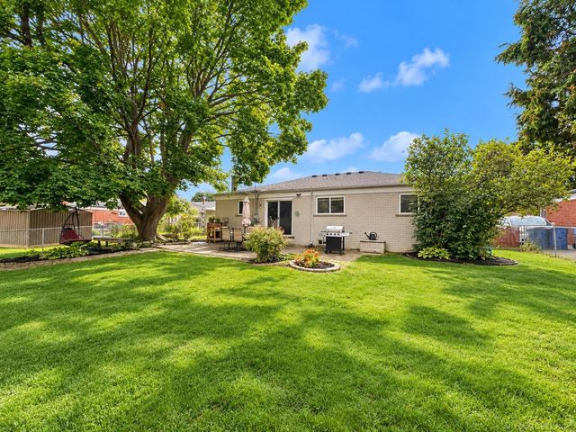 32228 Columbus Drive, Warren, MI 48088