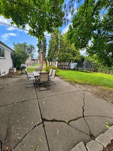 32228 Columbus Drive, Warren, MI 48088
