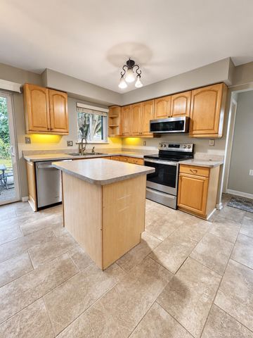 32228 Columbus Drive, Warren, MI 48088