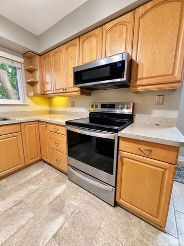 32228 Columbus Drive, Warren, MI 48088