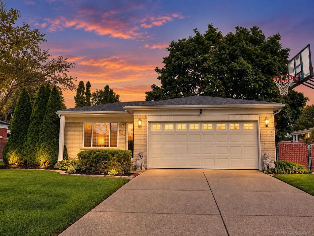 32228 Columbus Drive, Warren, MI 48088