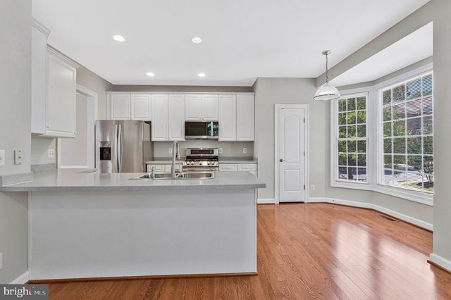 9546 LAGERSFIELD CIR, Vienna, VA 22181