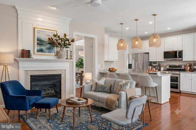 9546 LAGERSFIELD CIR, Vienna, VA 22181