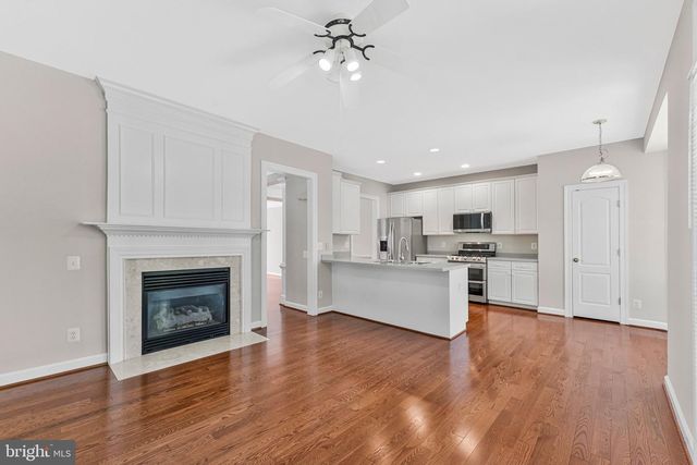 9546 LAGERSFIELD CIR, Vienna, VA 22181