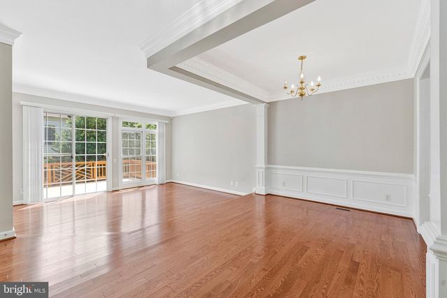 9546 LAGERSFIELD CIR, Vienna, VA 22181