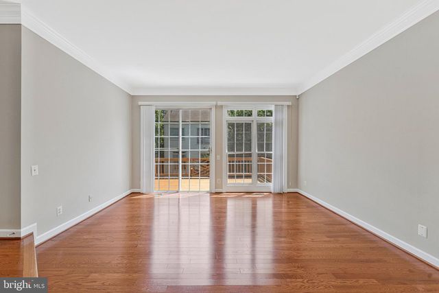9546 LAGERSFIELD CIR, Vienna, VA 22181