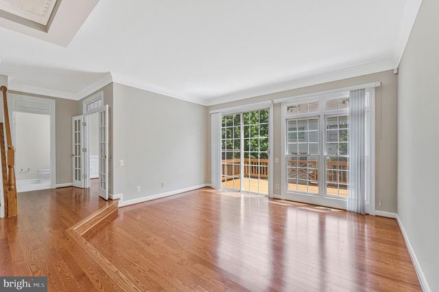 9546 LAGERSFIELD CIR, Vienna, VA 22181