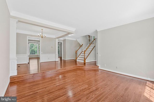 9546 LAGERSFIELD CIR, Vienna, VA 22181