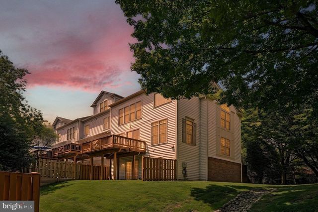 9546 LAGERSFIELD CIR, Vienna, VA 22181