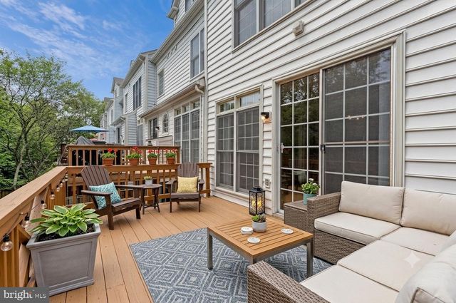 9546 LAGERSFIELD CIR, Vienna, VA 22181