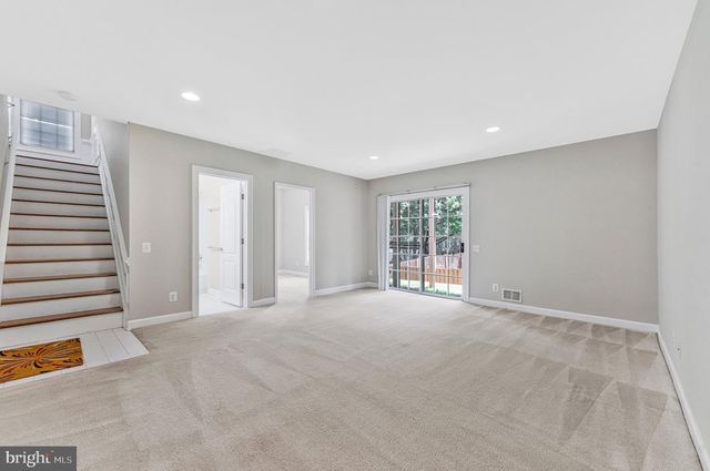 9546 LAGERSFIELD CIR, Vienna, VA 22181