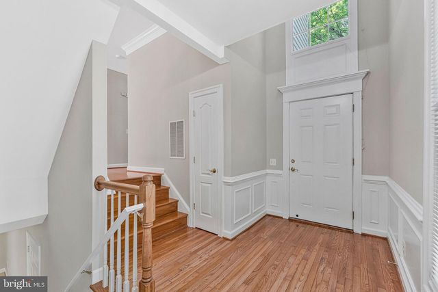 9546 LAGERSFIELD CIR, Vienna, VA 22181