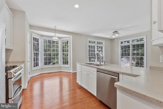9546 LAGERSFIELD CIR, Vienna, VA 22181