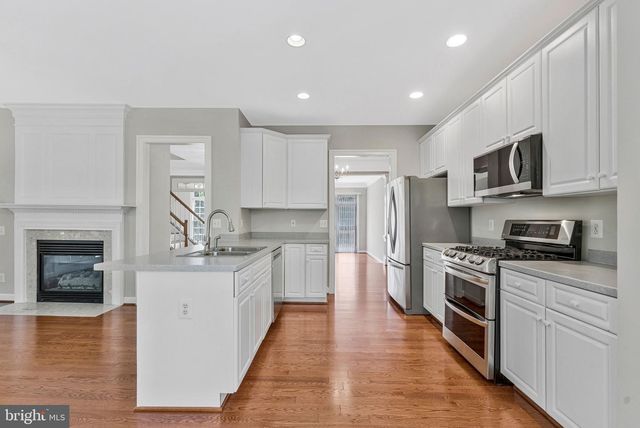 9546 LAGERSFIELD CIR, Vienna, VA 22181