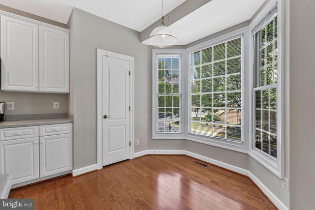 9546 LAGERSFIELD CIR, Vienna, VA 22181