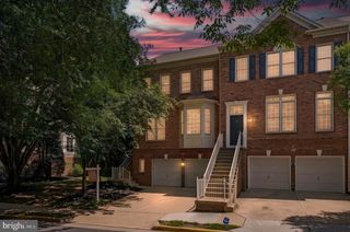 9546 LAGERSFIELD CIR, Vienna, VA 22181