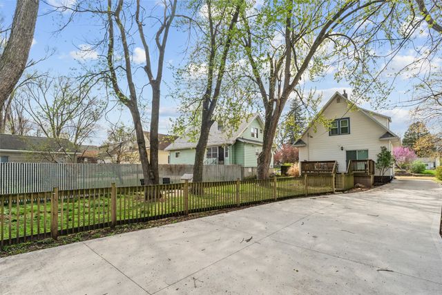 1705 E 12th Street, Des Moines, IA 50316