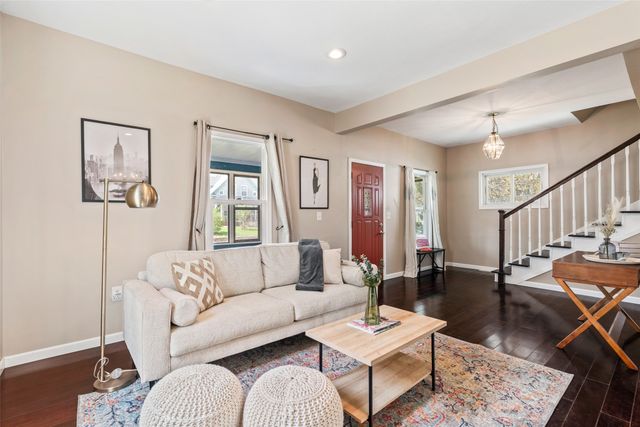 1705 E 12th Street, Des Moines, IA 50316